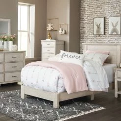 Ashley® Hollentown - Dresser, Mirror, Panel Bed