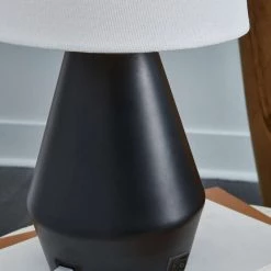 Ashley Furniture Accessories Lanry - Black - Metal Table Lamp (1/cn)