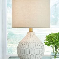 Ashley Furniture Wardmont - White - Ceramic Table Lamp (1/cn)