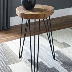 Ashley Furniture Eversboro - Brown/black - Accent Table Tables