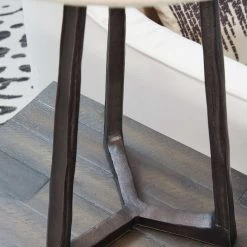 Ashley Furniture Wynlett - Metal Table Lamp (1/CN) Accessories